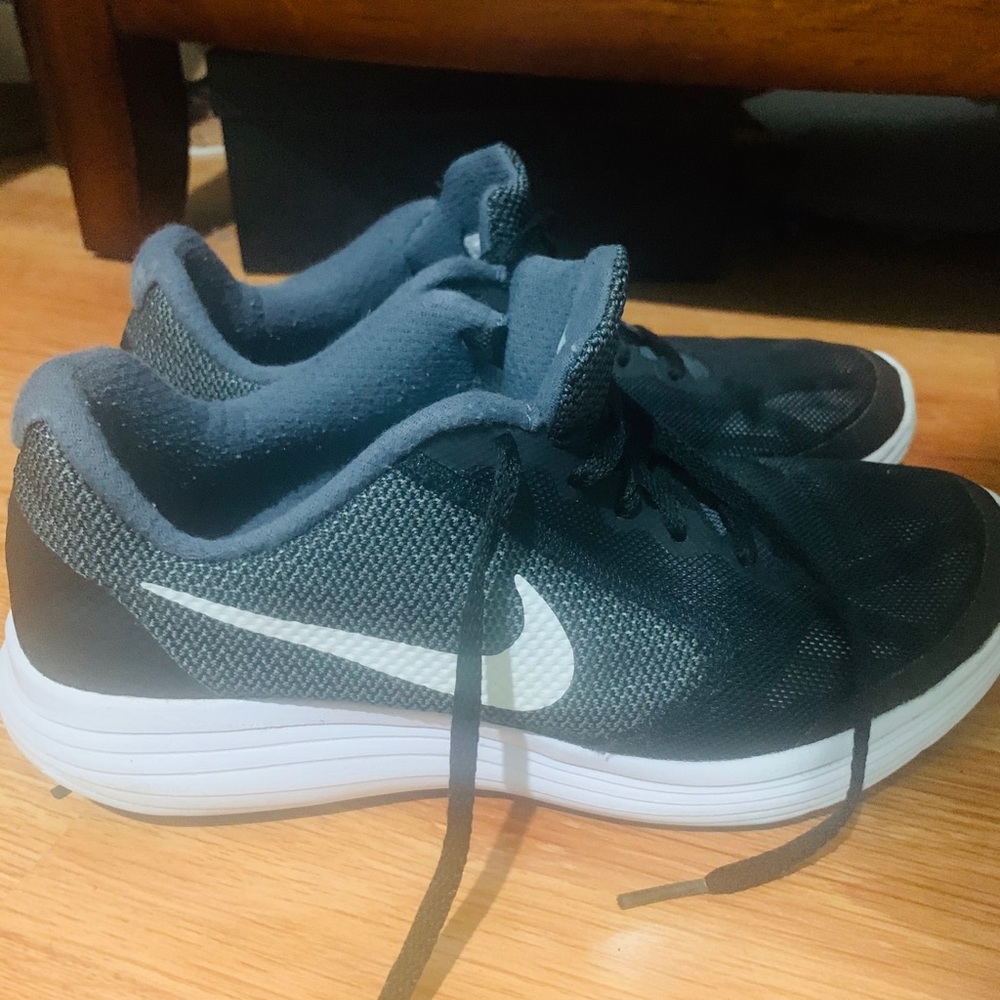 Nike revolution 6.5 youth 39